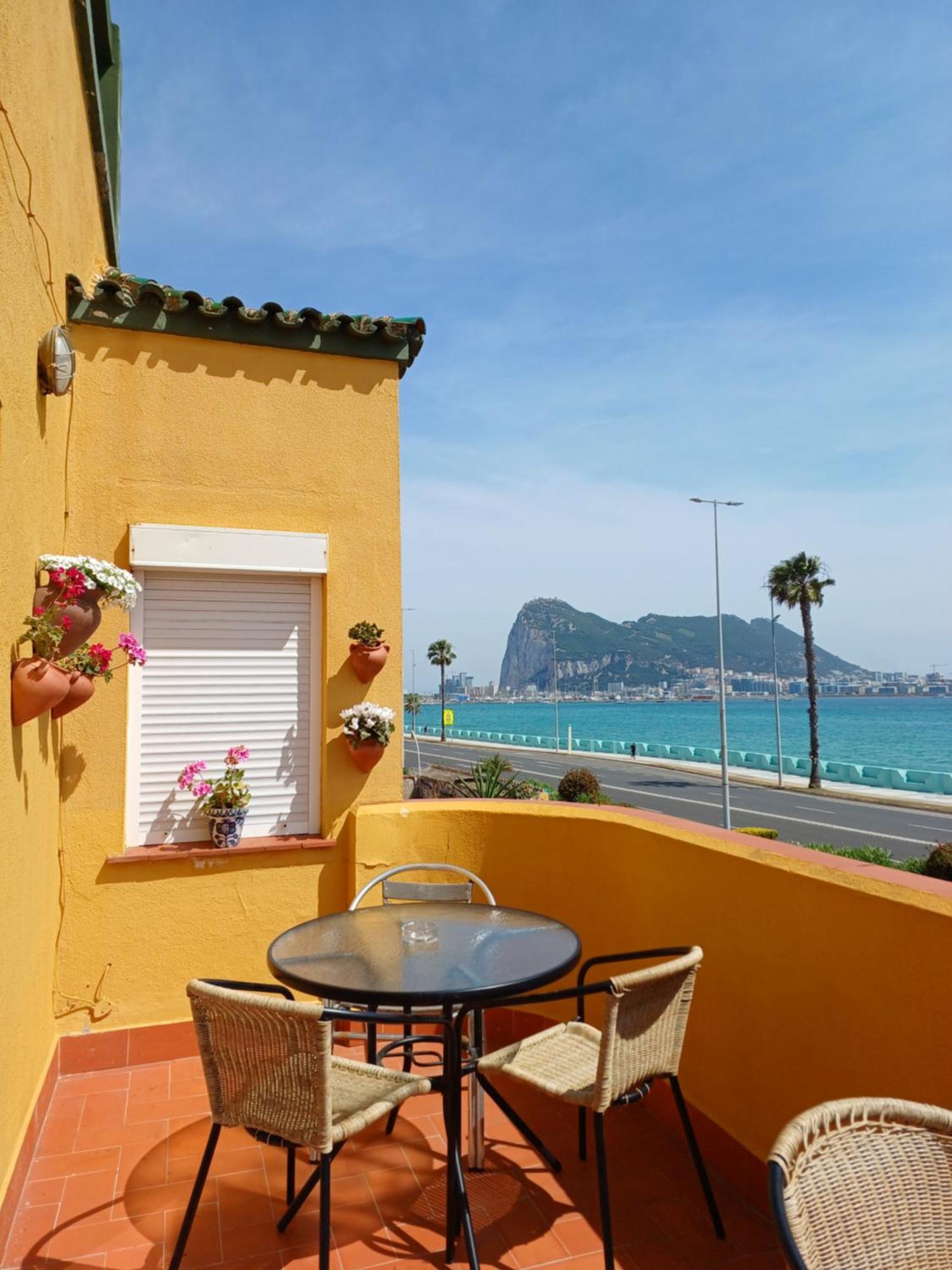 Gibraltar Views Guest House La Línea de la Concepción Exterior foto