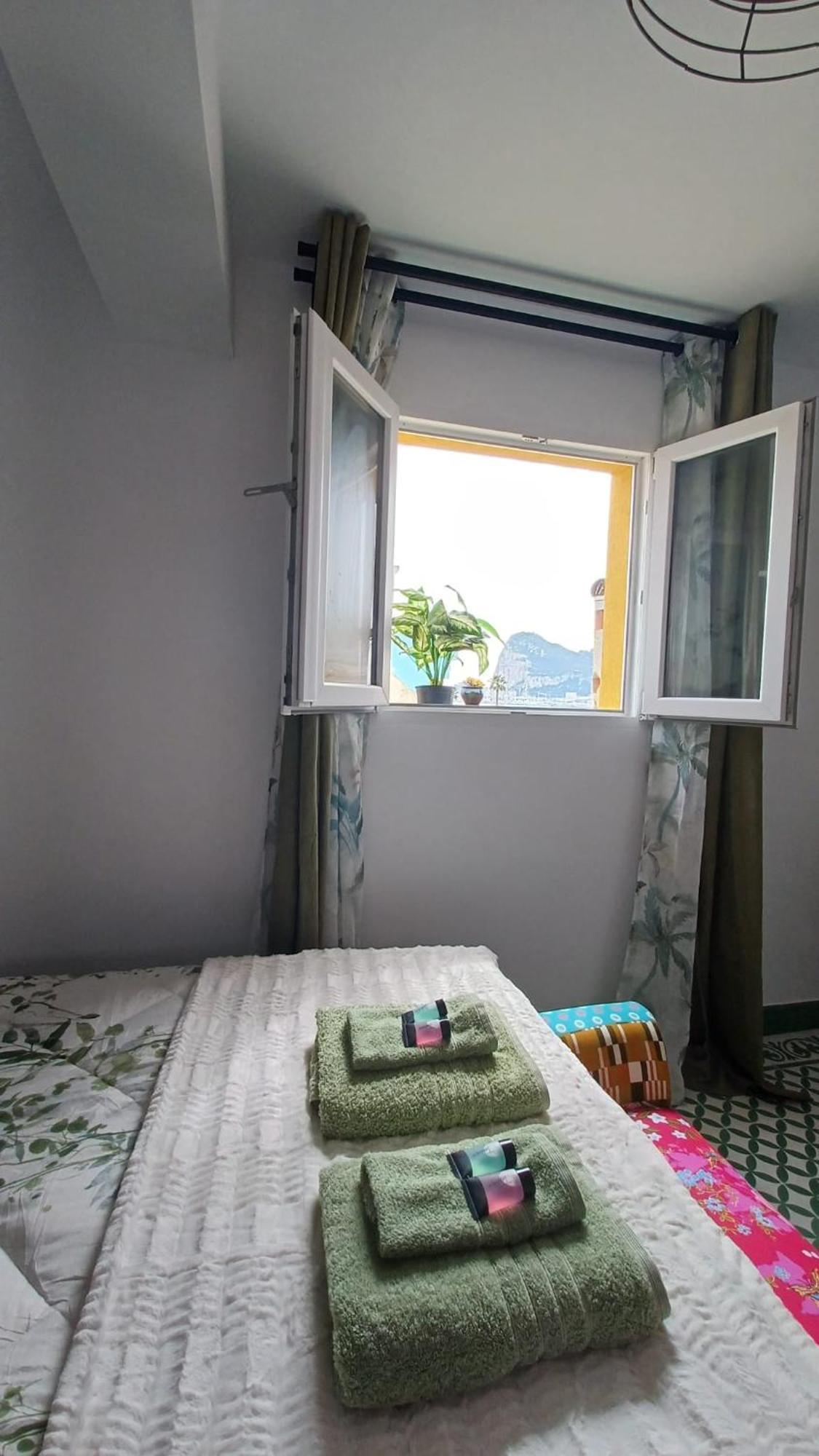 Gibraltar Views Guest House La Línea de la Concepción Habitación foto